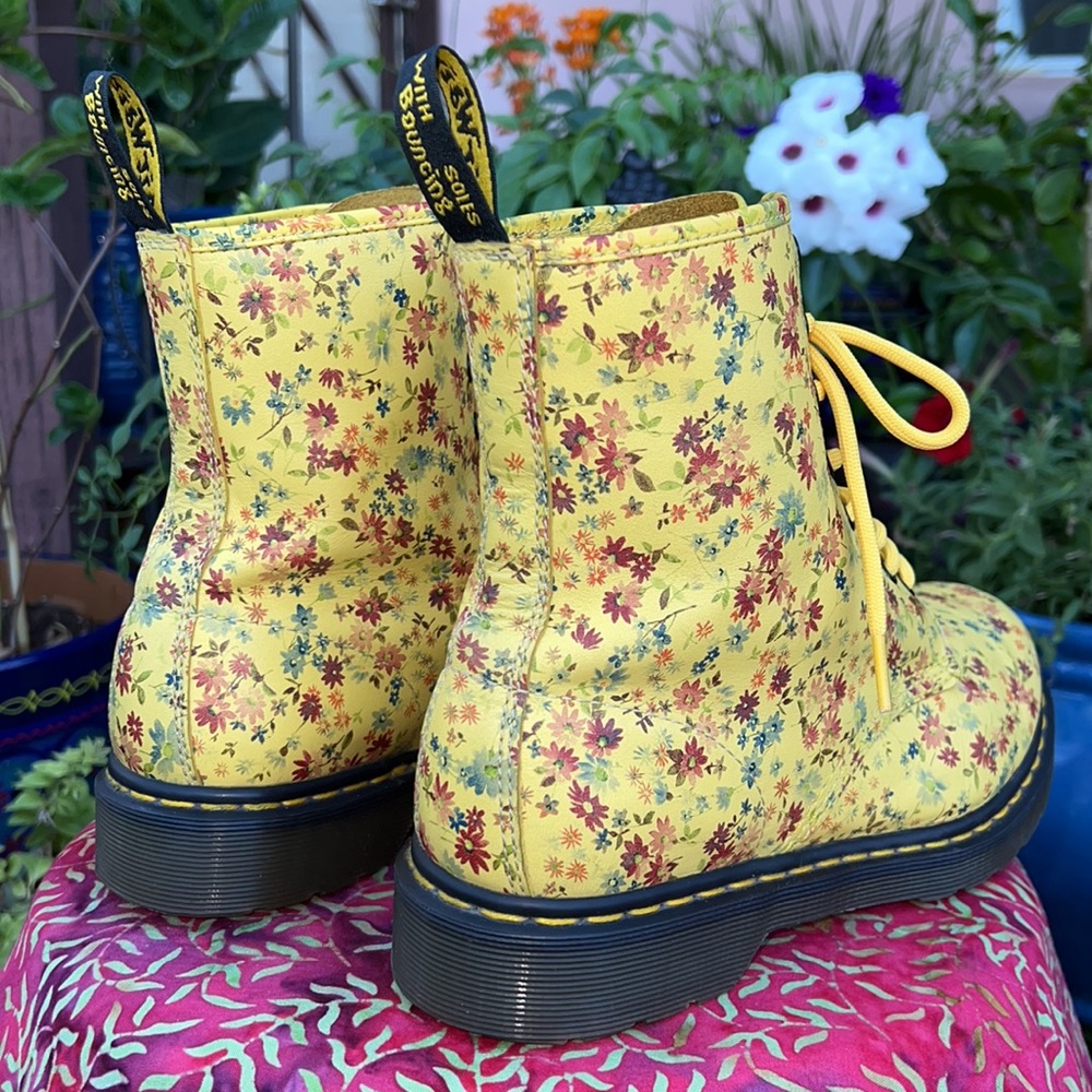 ☀️ 🌺 Dr. Martens 1460 Sunshine Yellow Daisy Floral Boots 🌺☀️ - Picture 4 of 17